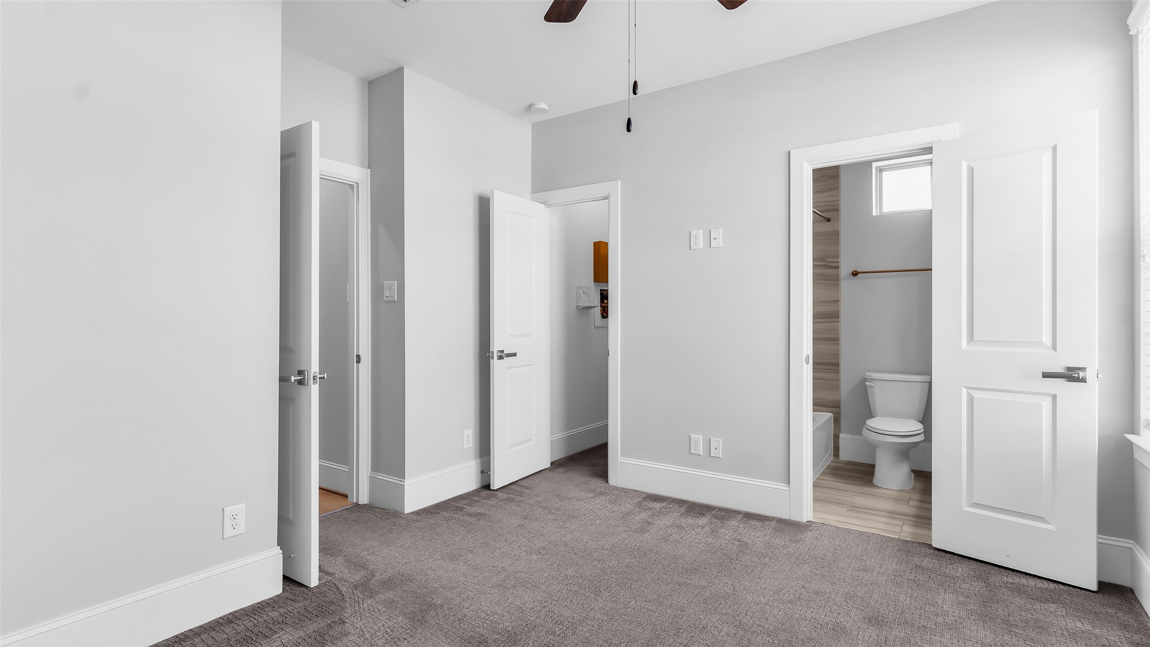 5429 Larkin Street Houston, TX 77007 - Photo 27 of 47 a view of an empty room with a bathroom
