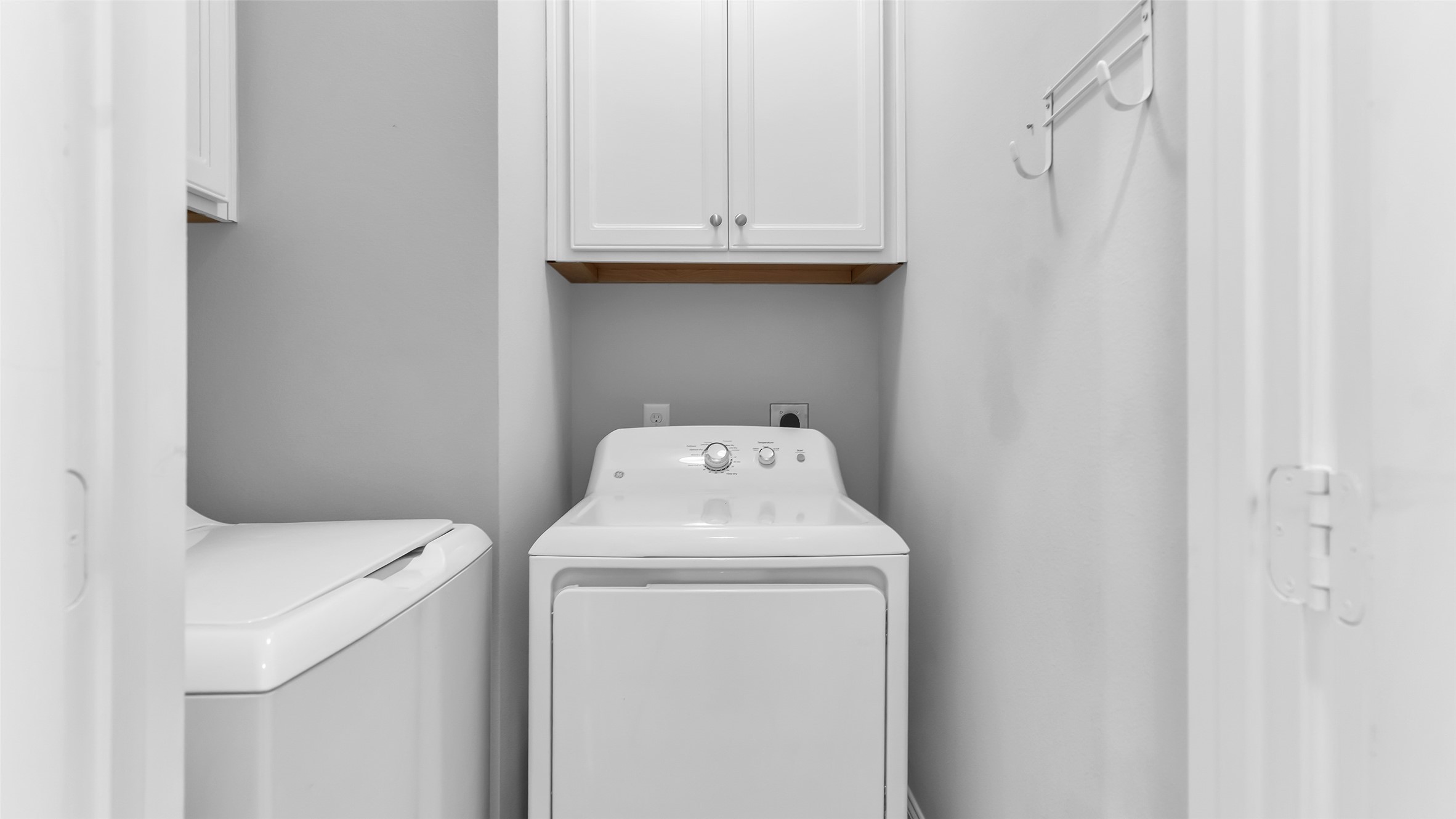 5429 Larkin Street Houston, TX 77007 - Photo 33 of 47 a utility room with dryer and washer