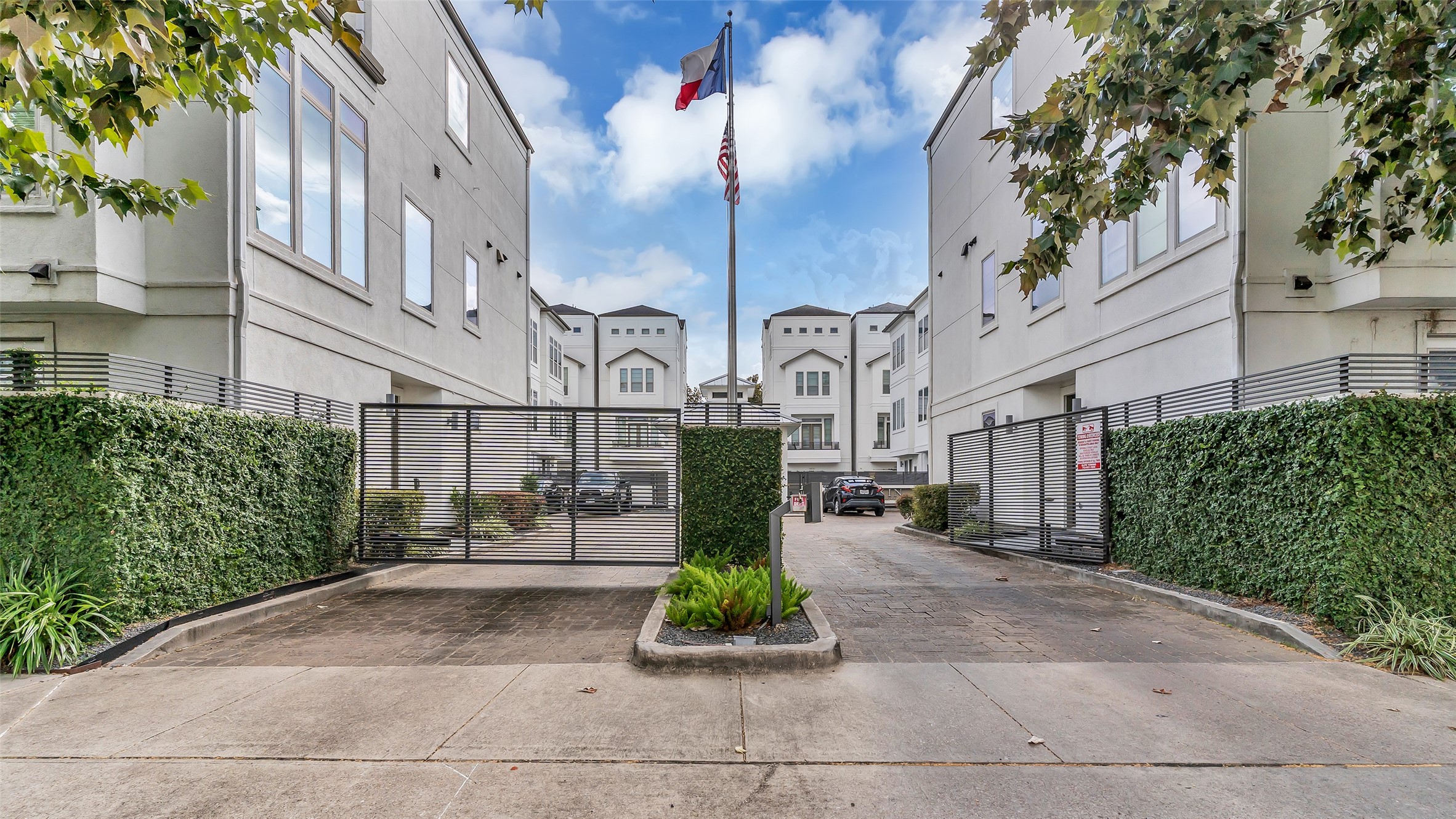 5429 Larkin Street Houston, TX 77007 - Photo 45 of 47 a front view of a building with garden