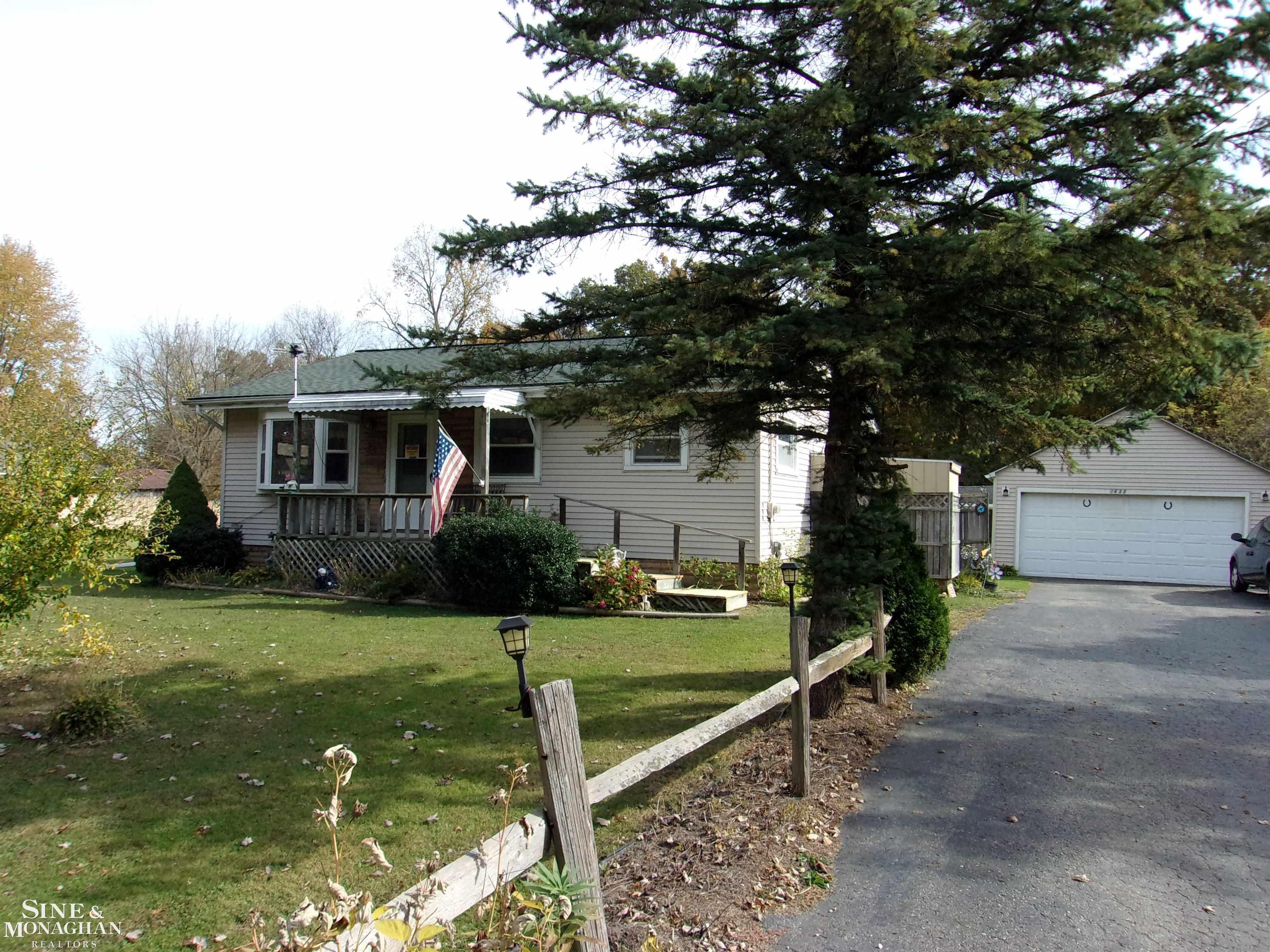 7633 Marsh Road Marine City, MI 48039 - Photo 2 of 52 50157421-4fa398fe-3555-47c5-8215-174870eb36b5.JPG