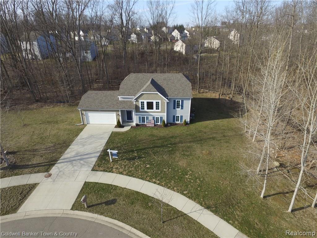697 Hewitt Street Howell, MI 48843 - Photo 3 of 30 DJI_0001.jpg