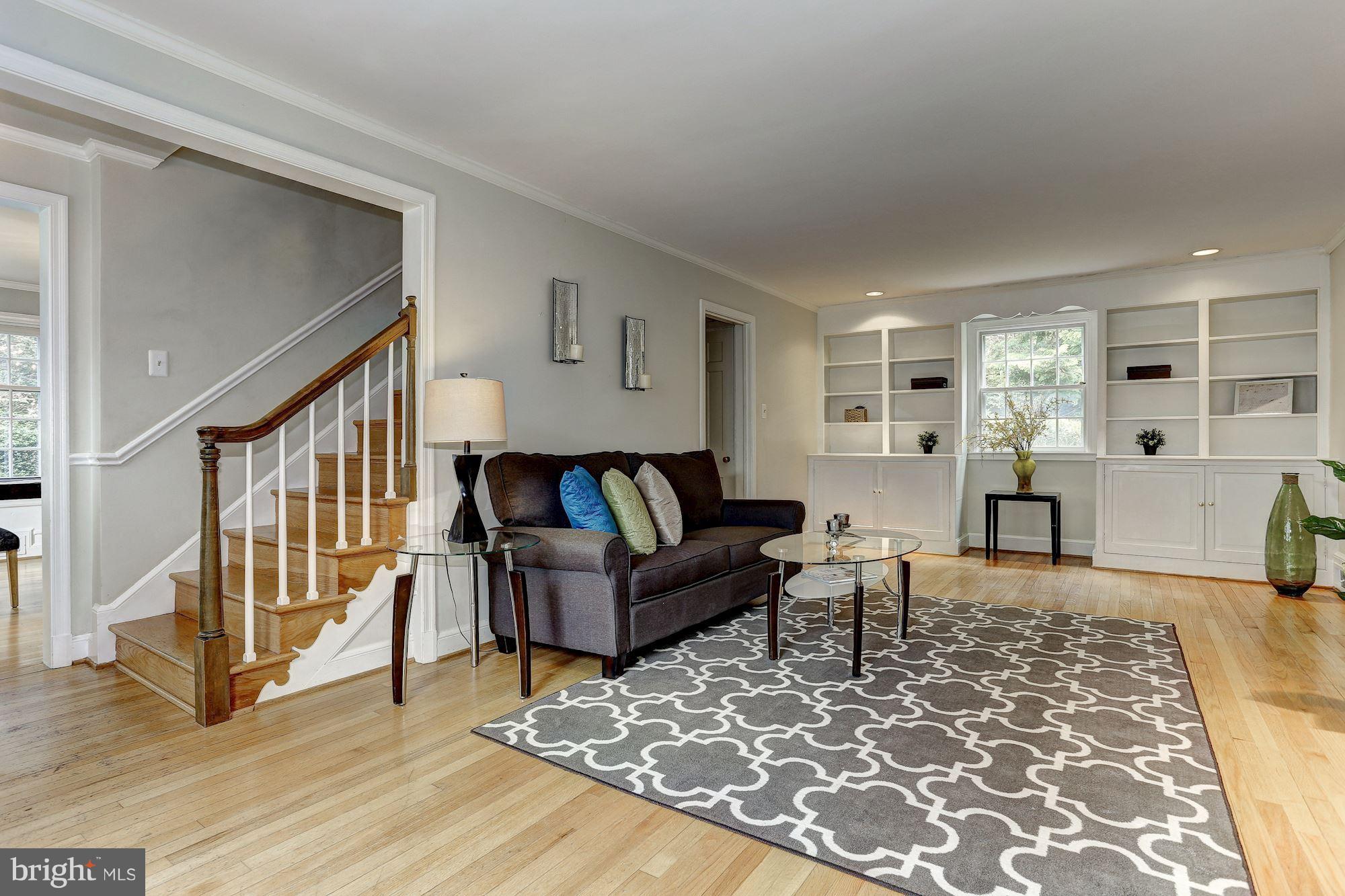 604 Coventry Road Towson, MD 21286 - Photo 3 of 29 Built-ins across back wall. Enter Fam Rm here, too
