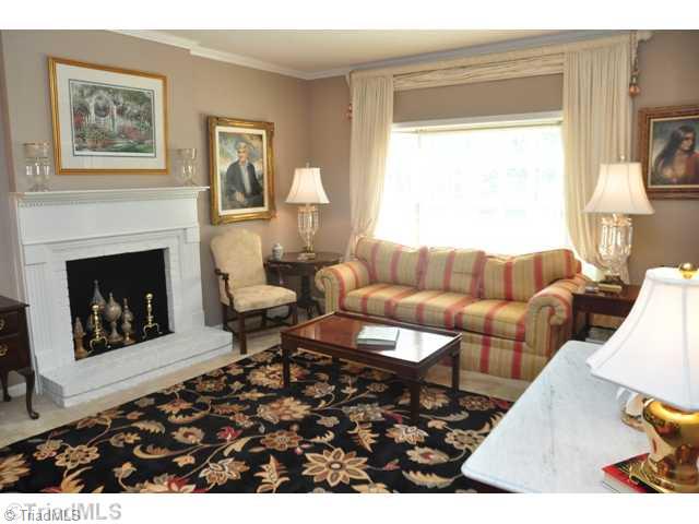 542 Lindley Road Greensboro, NC 27410 - Photo 3 of 15 Living Room.