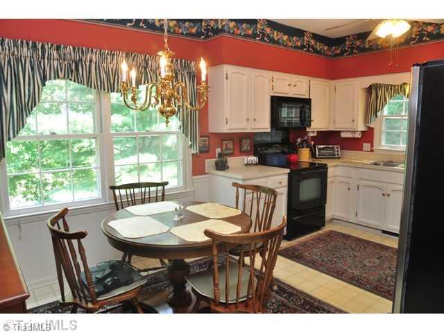 542 Lindley Road Greensboro, NC 27410 - Photo 5 of 15 Kitchen.
