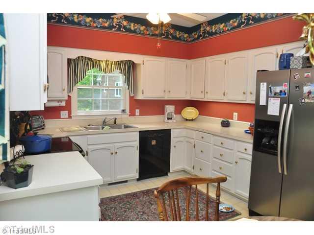 542 Lindley Road Greensboro, NC 27410 - Photo 6 of 15 Kitchen.
