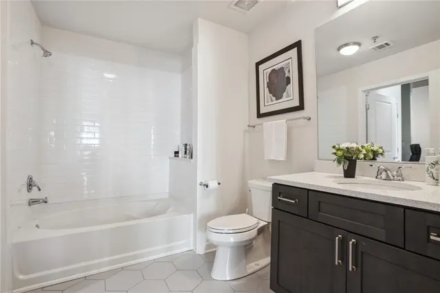 $310,000 | 250 Pharr Road Northeast, Unit 806, Atlanta, GA 30305