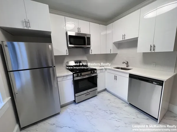 $3,975 | 98 Longwood Avenue, Unit 3, Brookline, MA 02446