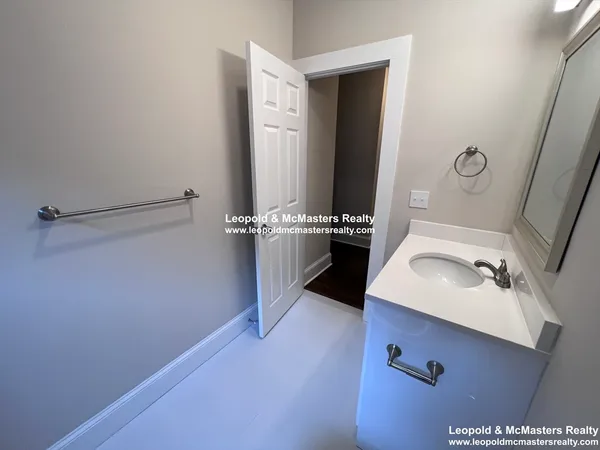 $3,975 | 98 Longwood Avenue, Unit 3, Brookline, MA 02446