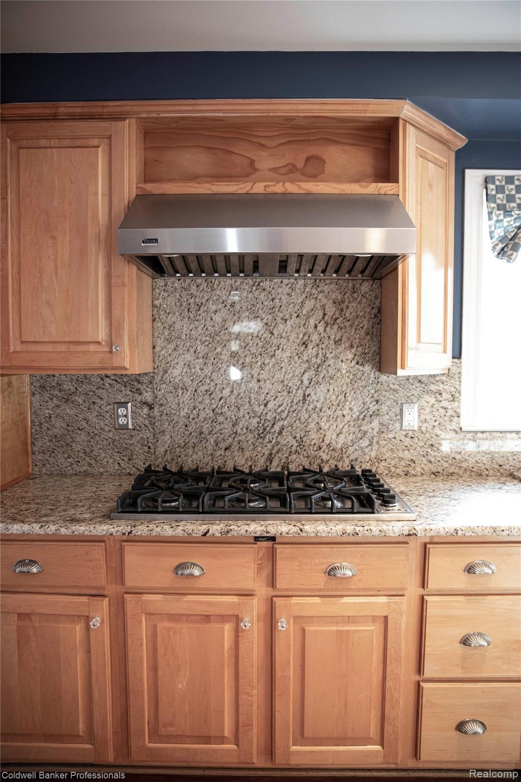 9925 Rattalee Lake Road Clarkston, MI 48348 - Photo 12 of 51 Top of the line appliances