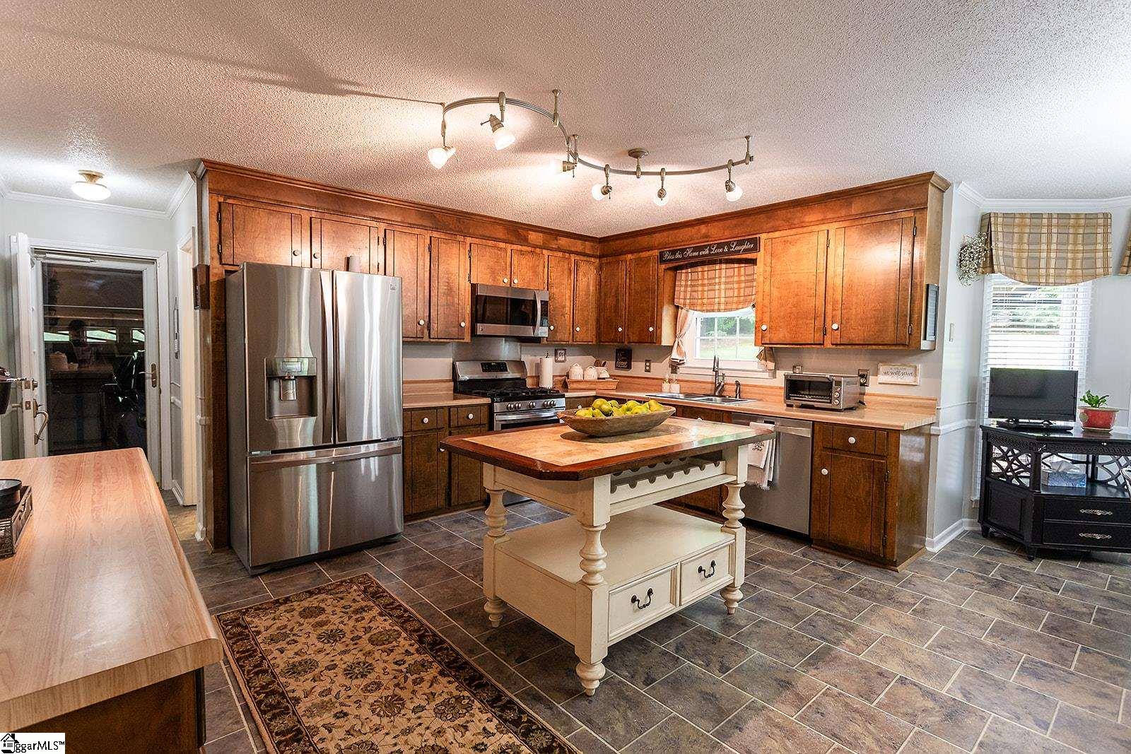 803 Cely Road Easley, SC 29642 - Photo 4 of 24 Gallery Image 4