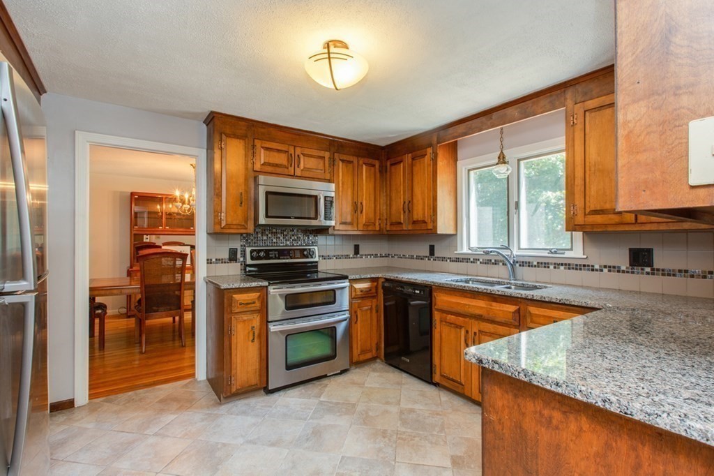 54 Park Road Chelmsford, MA 01824 - Photo 4 of 29