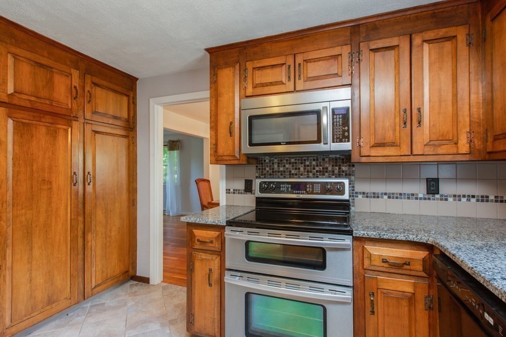 54 Park Road Chelmsford, MA 01824 - Photo 6 of 29