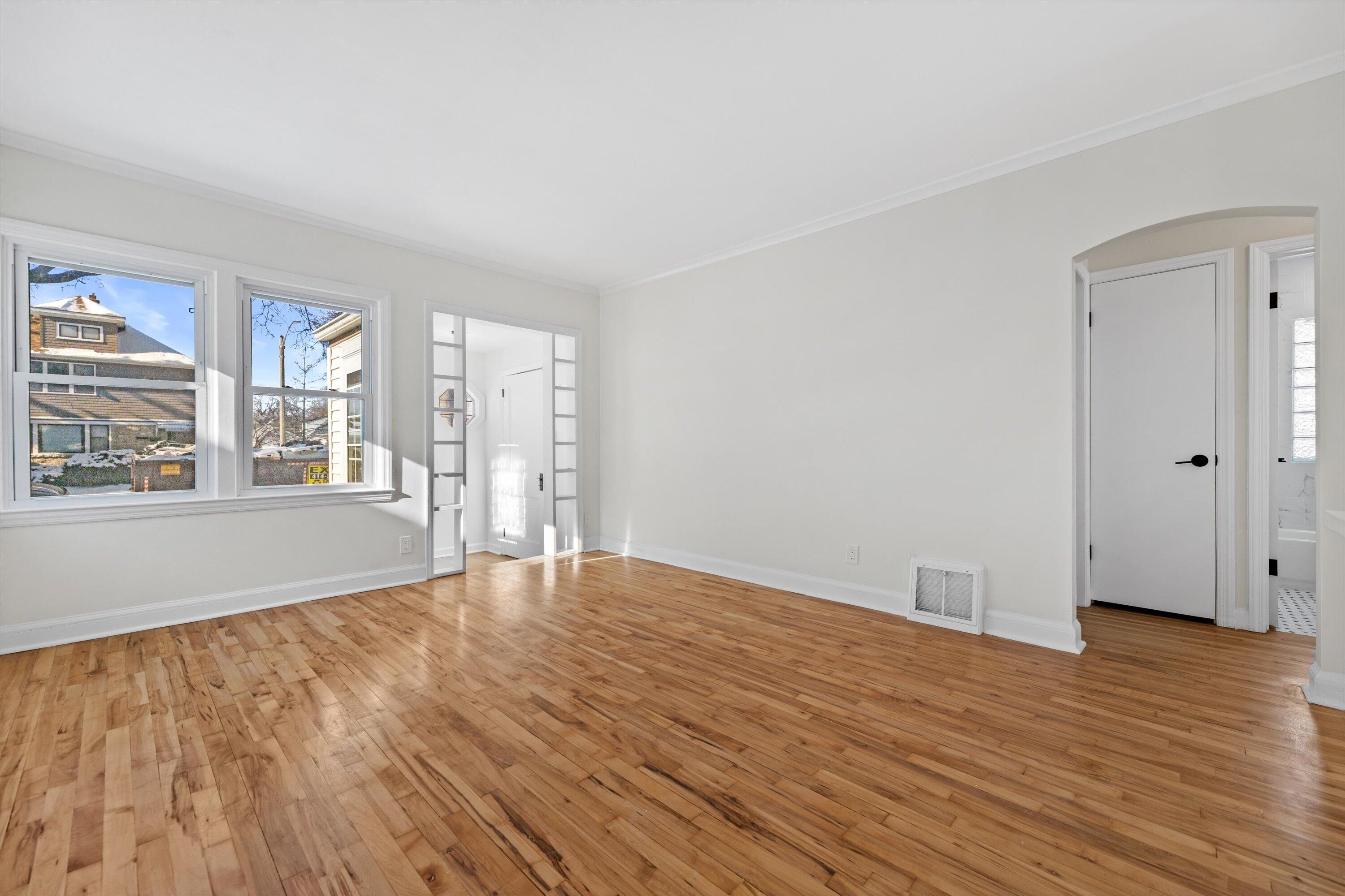 216 South 74th Street Milwaukee, WI 53214 - Photo 5 of 22 Living Room