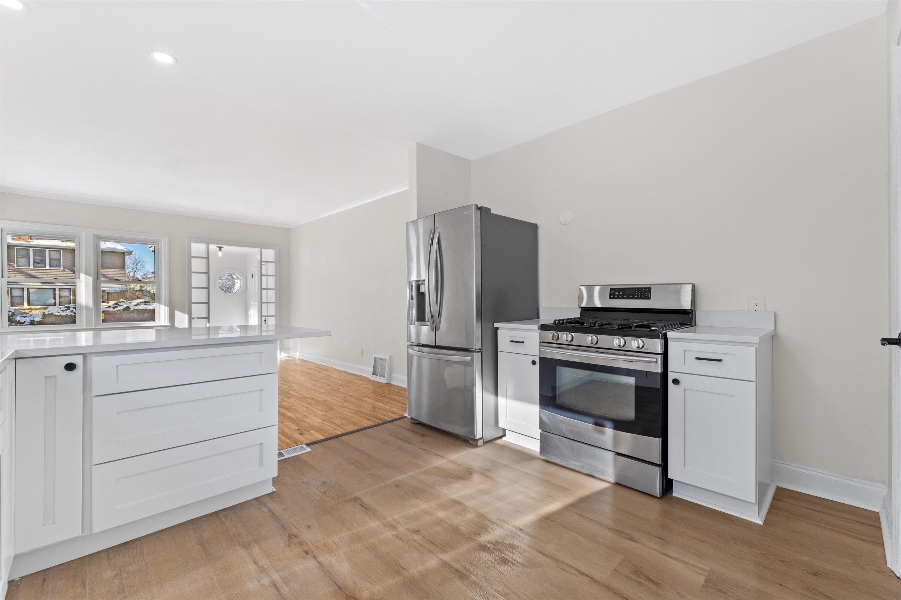 216 South 74th Street Milwaukee, WI 53214 - Photo 8 of 22 Kitchen