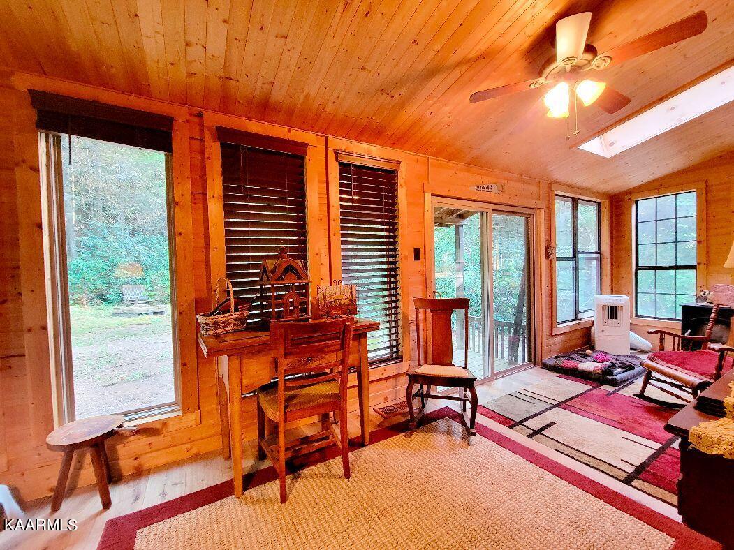 618 Coon Hollow Road Sunbright, TN 37872 - Photo 18 of 60 Side Sunroom Main