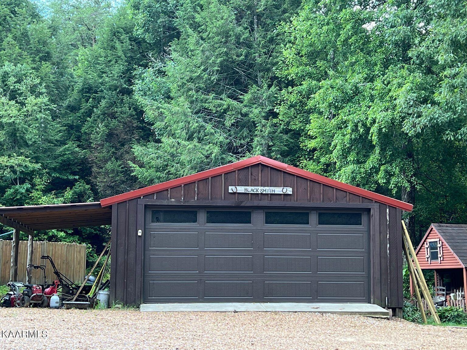 618 Coon Hollow Road Sunbright, TN 37872 - Photo 21 of 60 garage