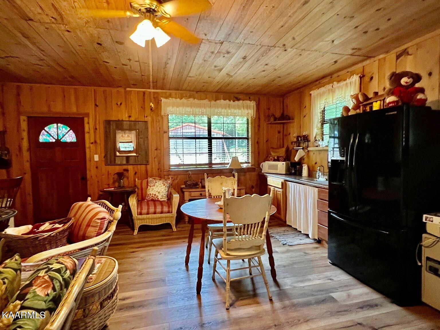 618 Coon Hollow Road Sunbright, TN 37872 - Photo 30 of 60 Cabin 3 Kitchen