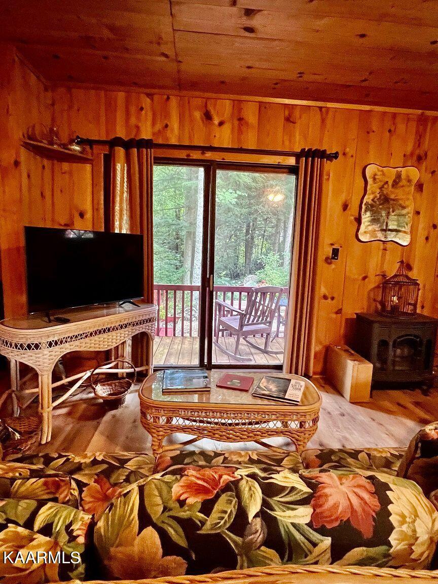 618 Coon Hollow Road Sunbright, TN 37872 - Photo 31 of 60 Cabin 3 Sitting area