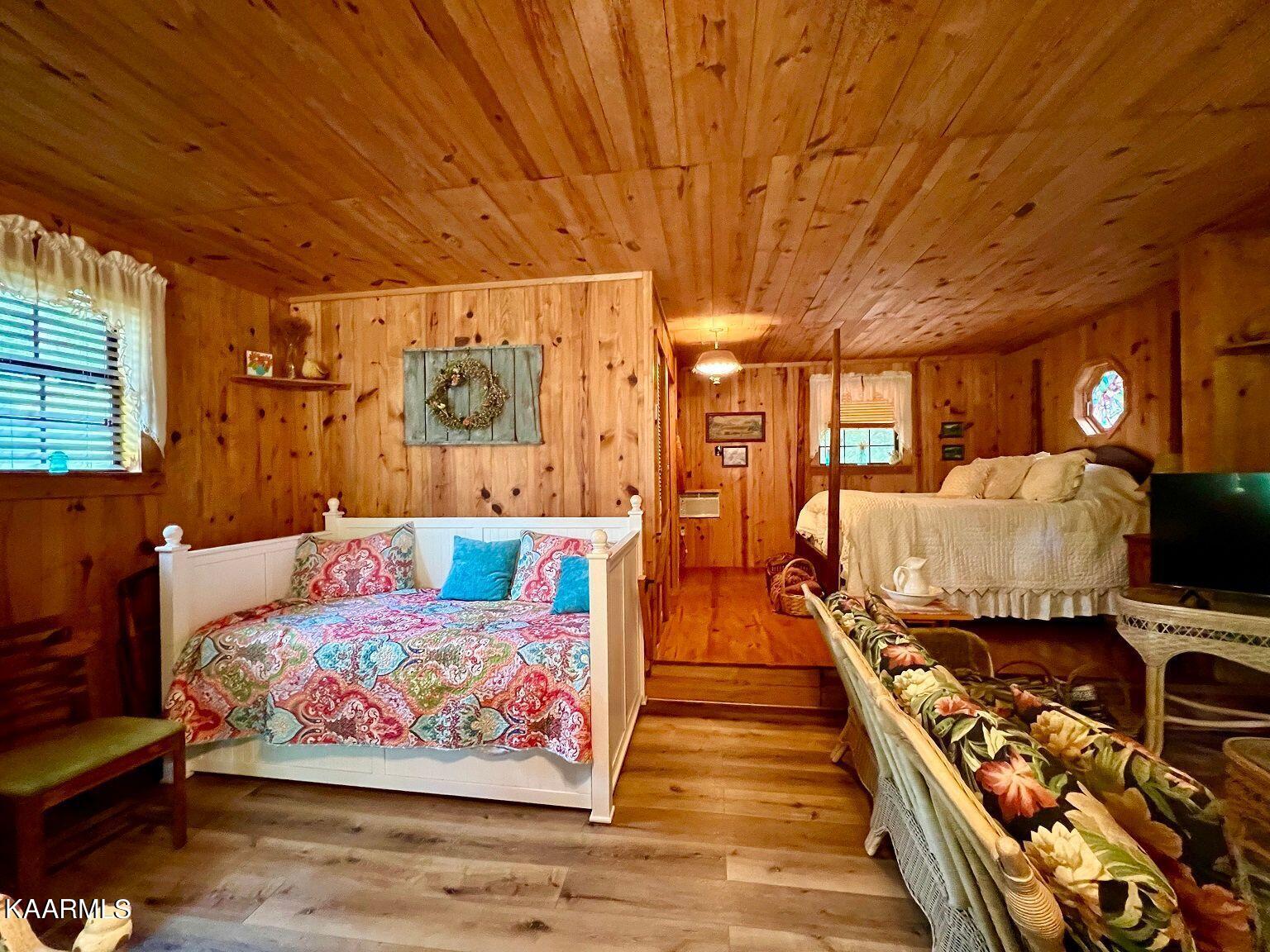 618 Coon Hollow Road Sunbright, TN 37872 - Photo 32 of 60 Cabin 3 Great room