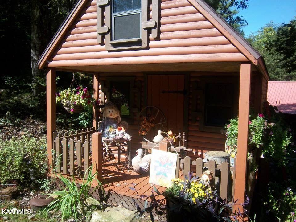 618 Coon Hollow Road Sunbright, TN 37872 - Photo 36 of 60 well house