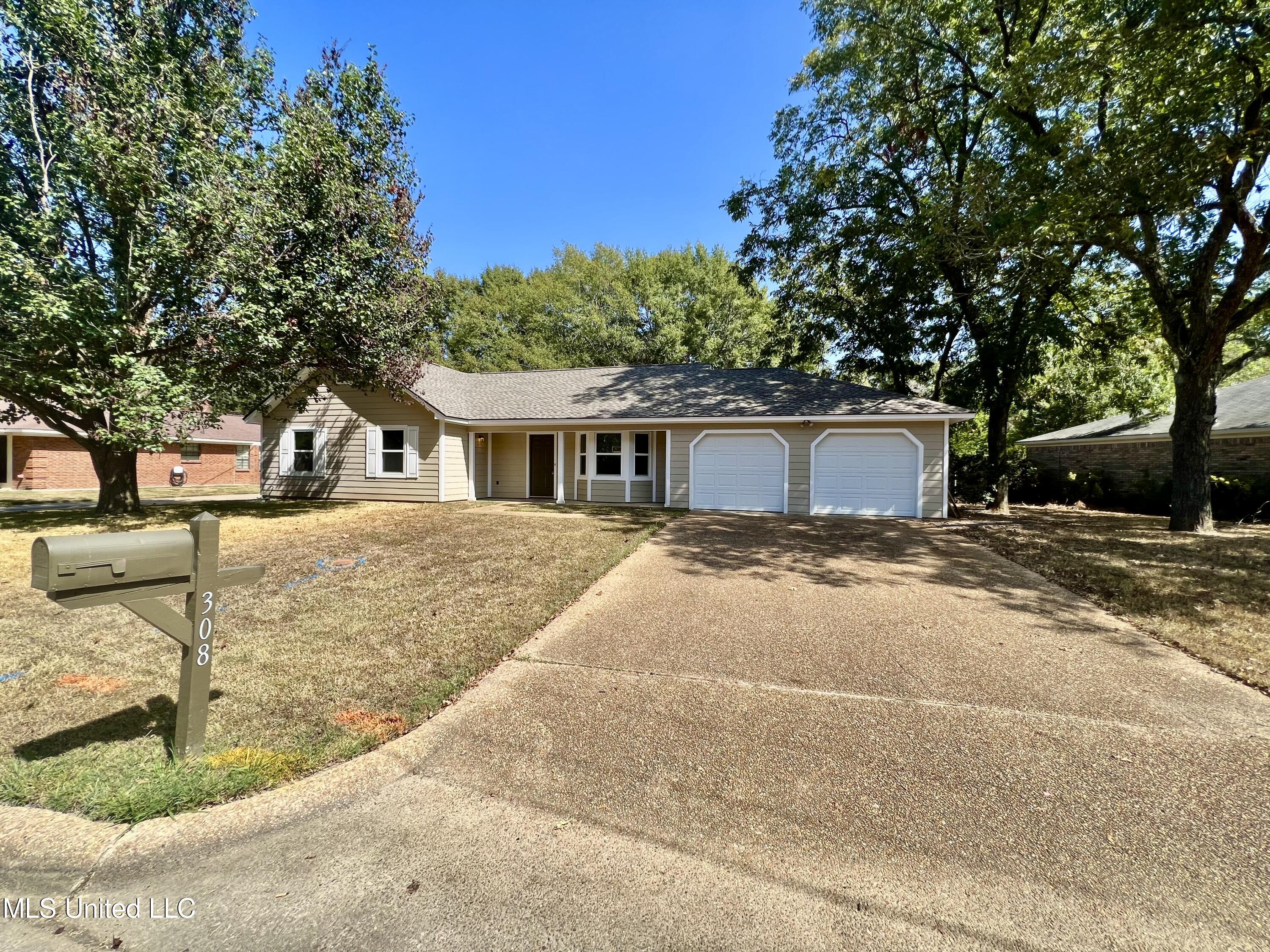 308 Timber Ridge Drive Ridgeland, MS 39157 - Photo 3 of 22 IMG_1566