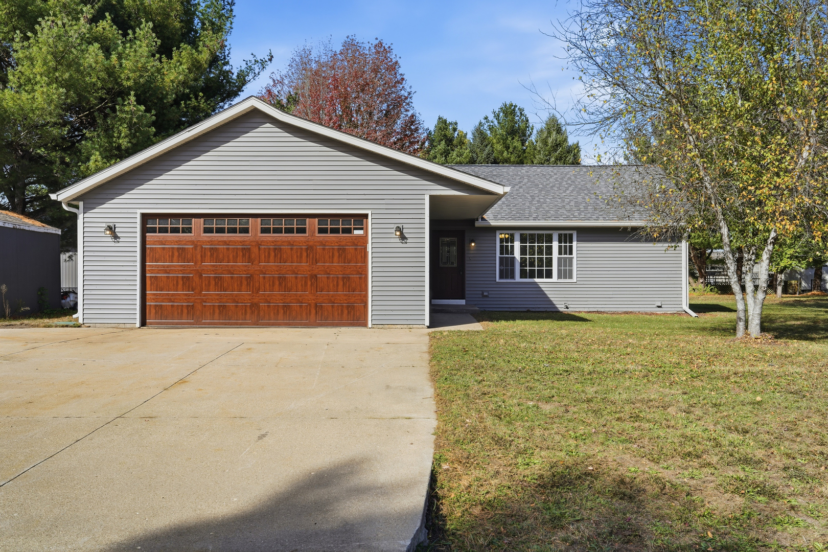 844 Hahn Avenue Dixon, IL 61021 - Photo 13 of 41 a front view of house with yard and trees