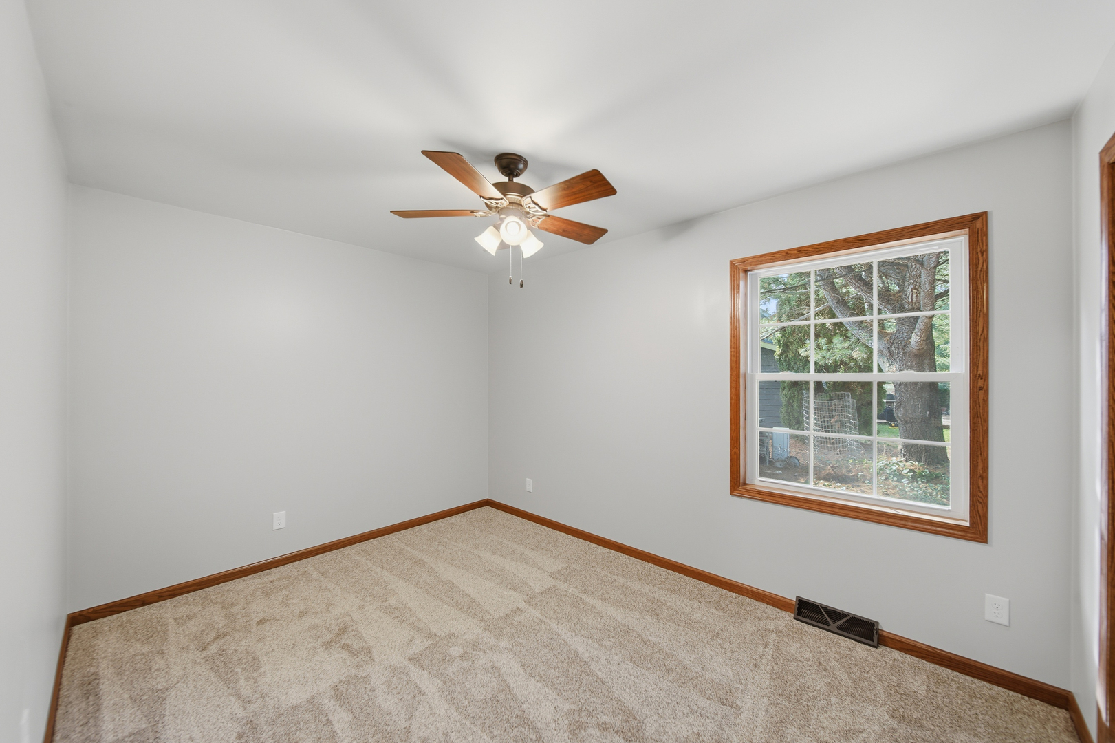 844 Hahn Avenue Dixon, IL 61021 - Photo 31 of 41 an empty room with a window