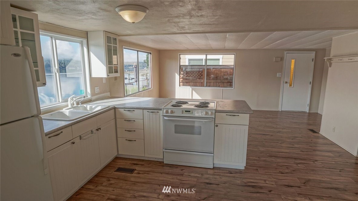 12771 Northeast North Shore Road Belfair, WA 98528 - Photo 4 of 15 Gallery Image 4
