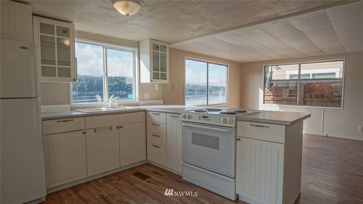 12771 Northeast North Shore Road Belfair, WA 98528 - Photo 5 of 15 Gallery Image 5