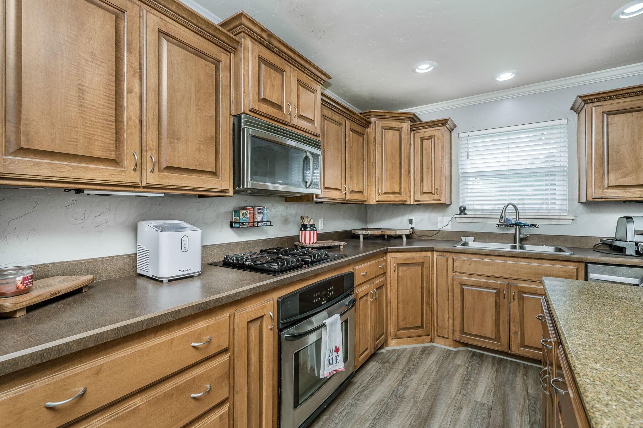 7004 Devonshire Road Amarillo, TX 79109 - Photo 5 of 23 7004 Devonshire 10