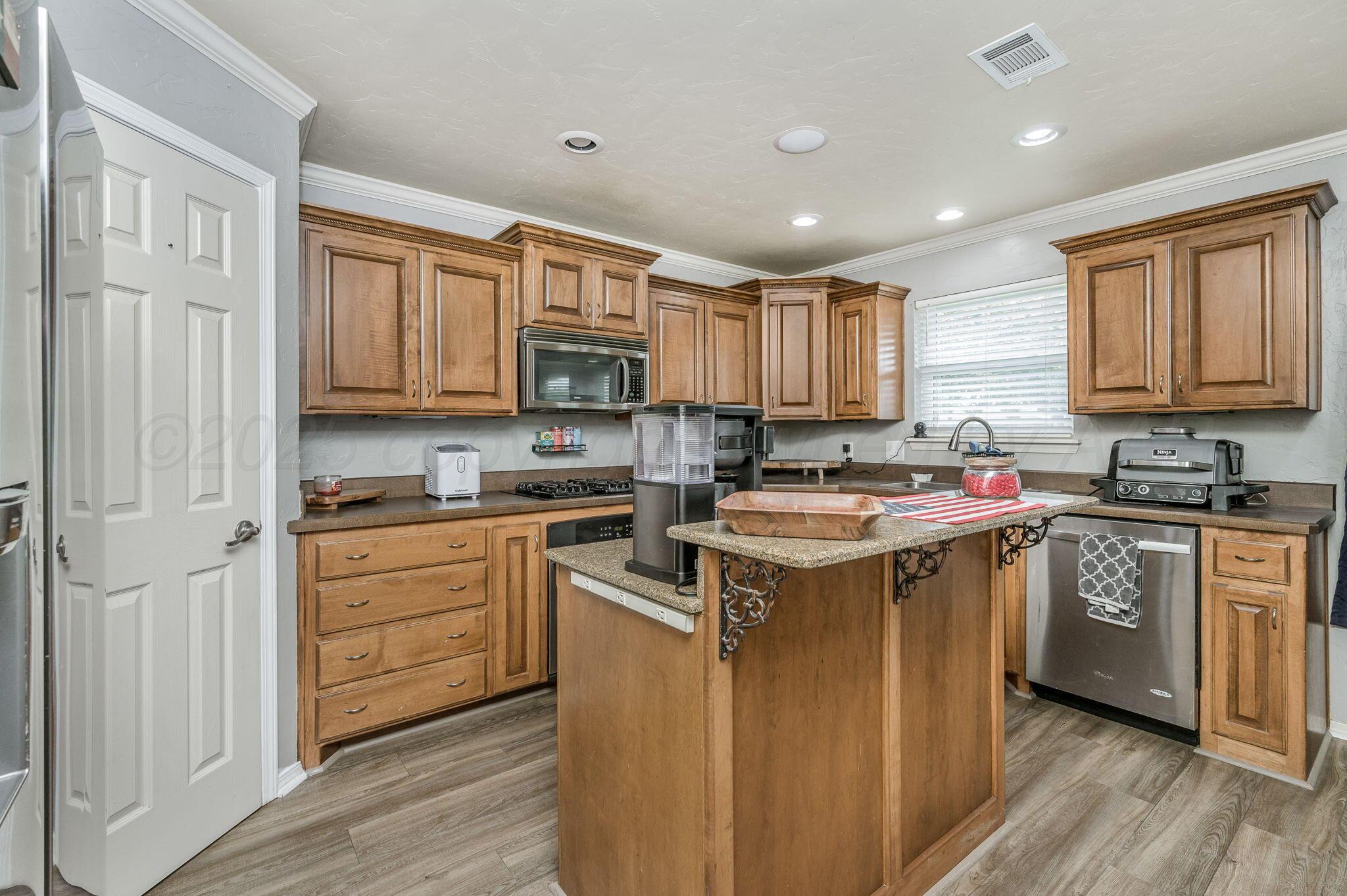 7004 Devonshire Road Amarillo, TX 79109 - Photo 6 of 23 7004 Devonshire 09