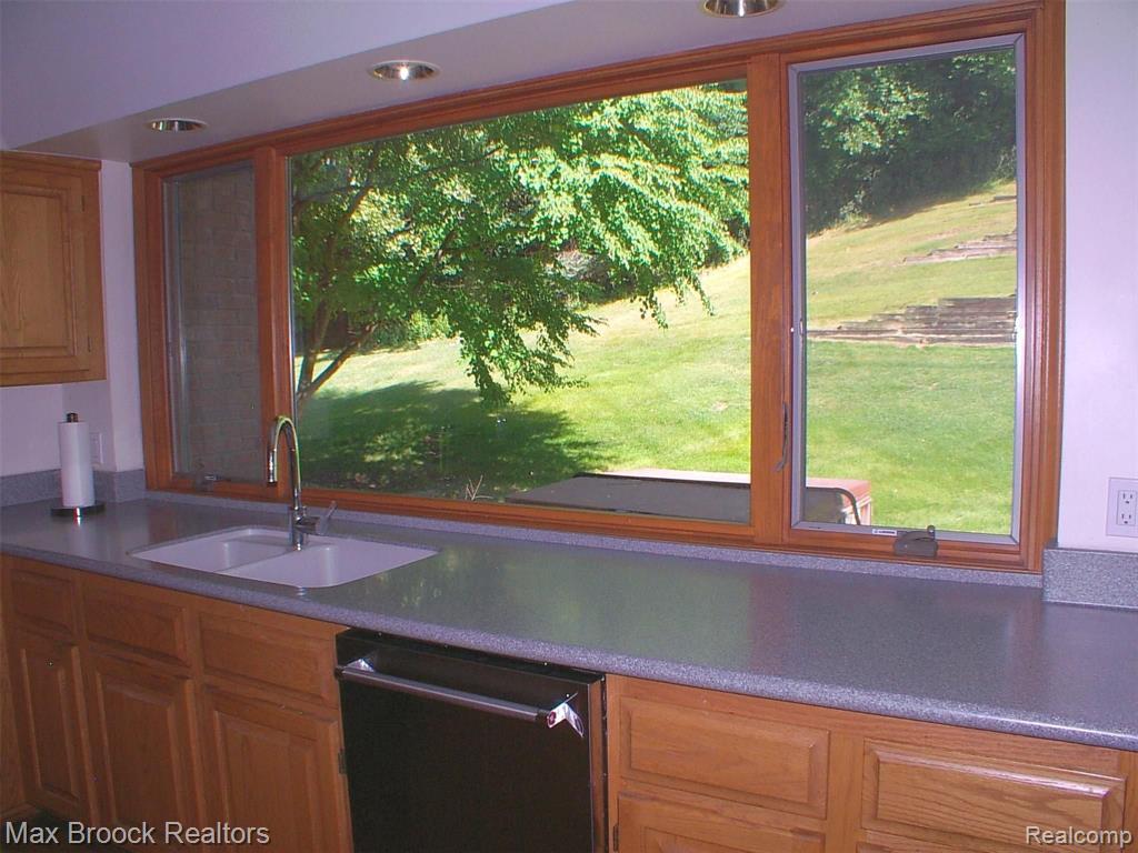 2817 Eagle Drive Rochester Hills, MI 48309 - Photo 18 of 31