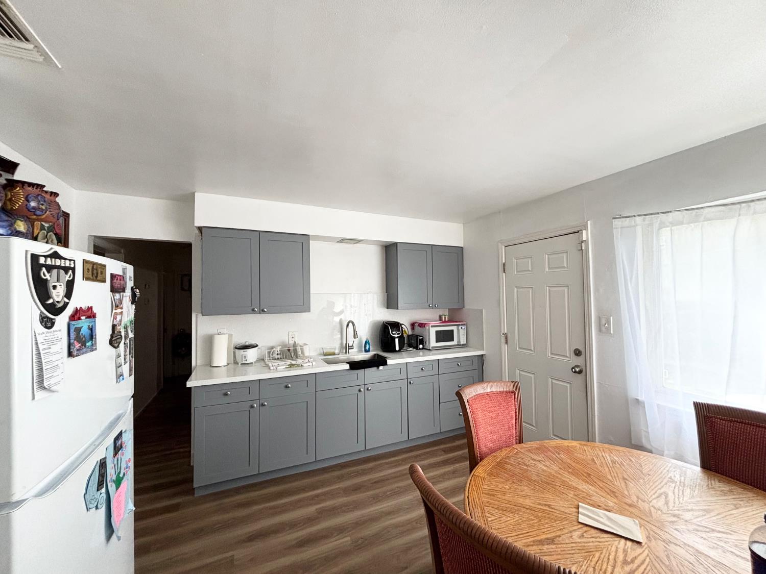 7084 Remo Way Sacramento, CA 95822 - Photo 3 of 16