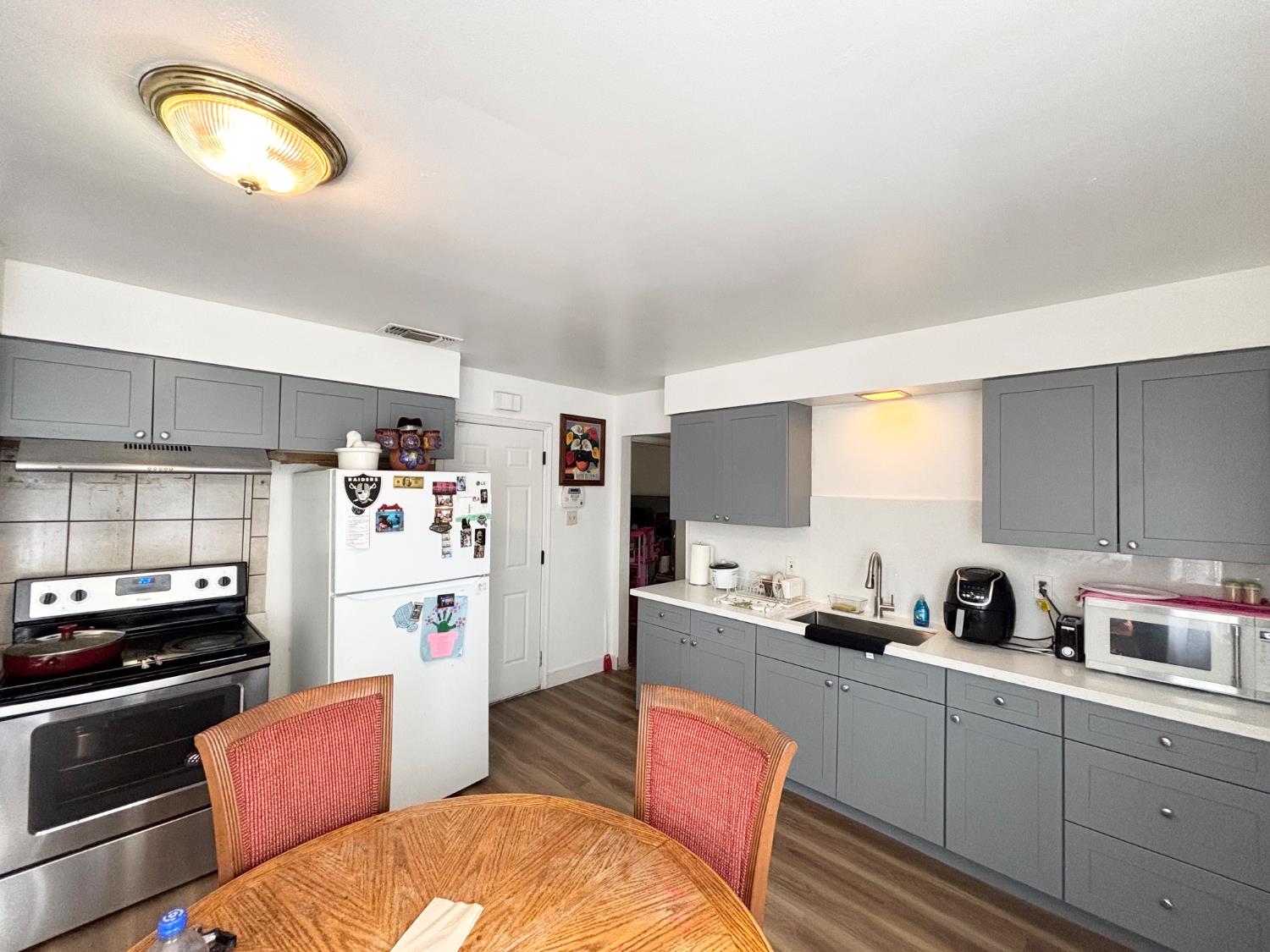 7084 Remo Way Sacramento, CA 95822 - Photo 4 of 16