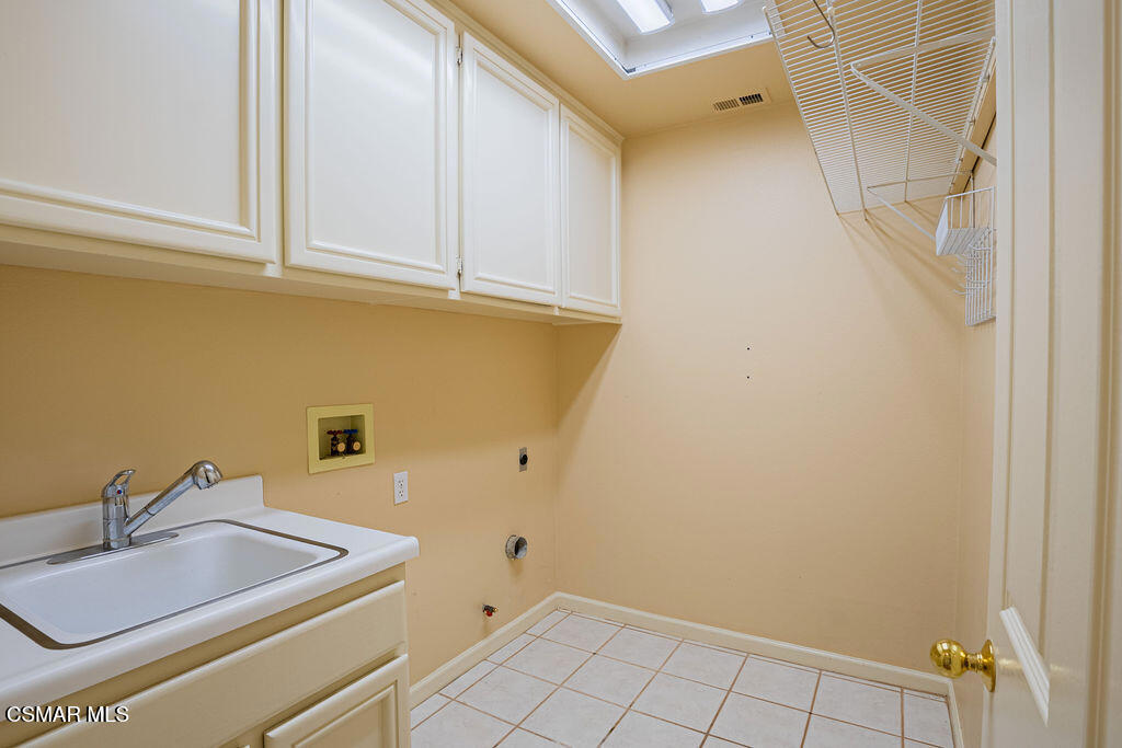 591 Hawks Bill Place Simi Valley, CA 93065 - Photo 8 of 23
