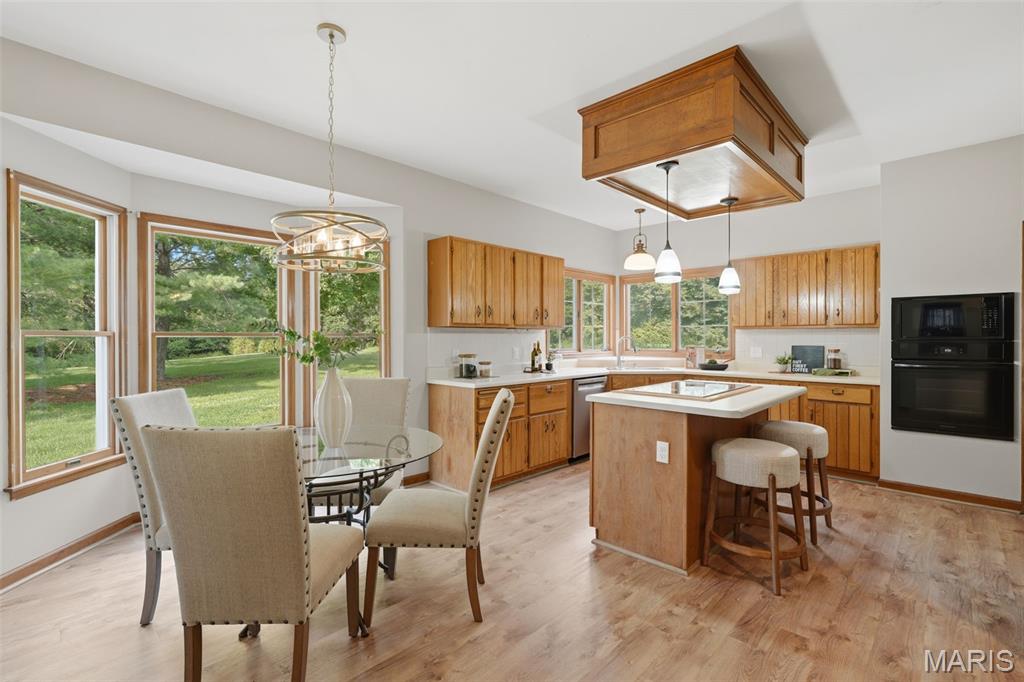 17141 Chaise Ridge Road Chesterfield, MO 63005 - Photo 7 of 32 Gallery Image 7