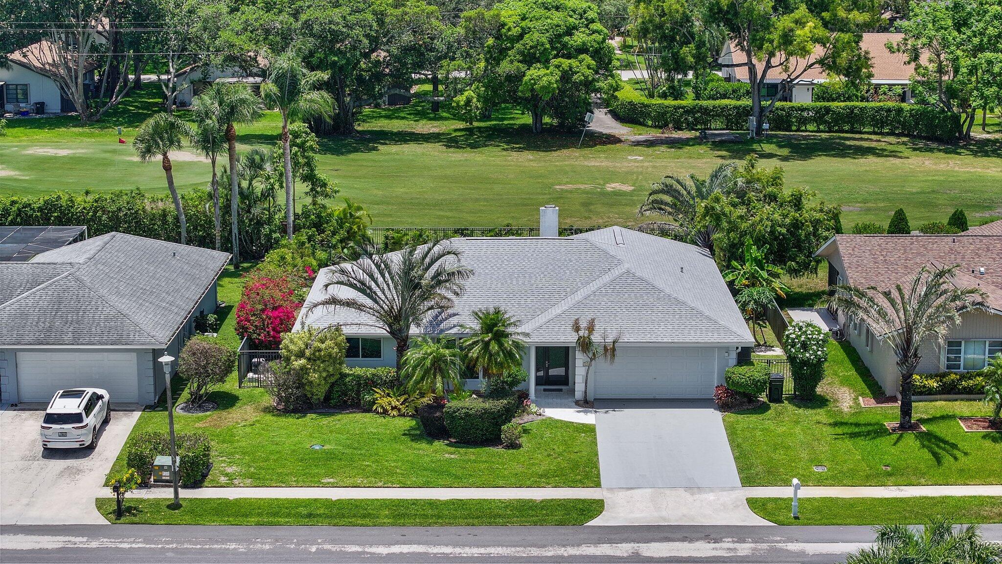 3384 Lakeview Drive Delray Beach, FL 33445 - Photo 4 of 59 3384 Lakeview Drive - 4.jpg-SMALL