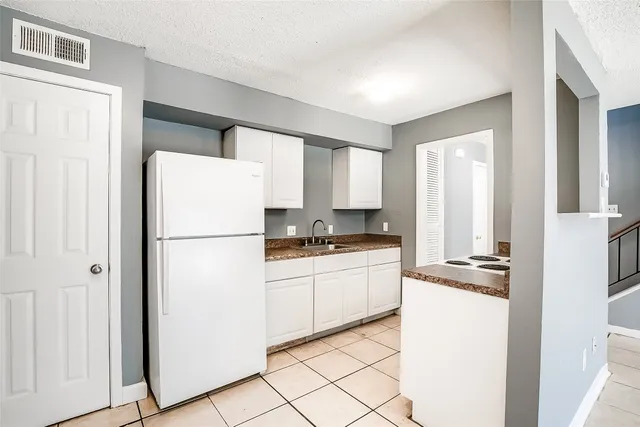 $1,050 | 2215 Mission Hill Drive, Unit 104, Austin, TX 78741