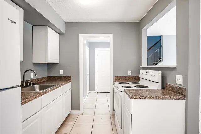 $1,050 | 2215 Mission Hill Drive, Unit 104, Austin, TX 78741