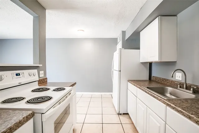 $1,050 | 2215 Mission Hill Drive, Unit 104, Austin, TX 78741