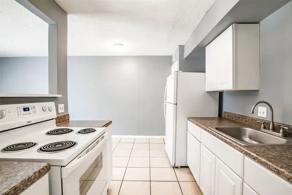 $1,050 | 2215 Mission Hill Drive, Unit 104, Austin, TX 78741