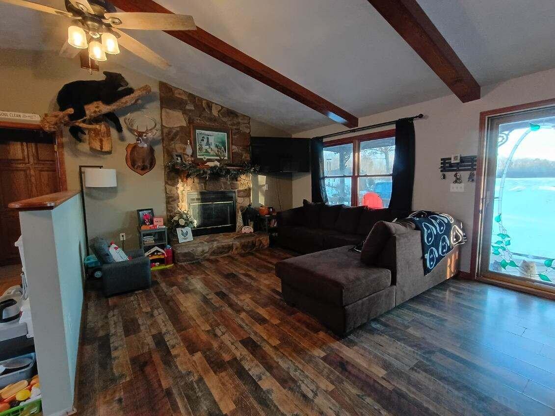 2579 Quarles Road Thaxton, VA 24174 - Photo 11 of 32 Living Room Quarles