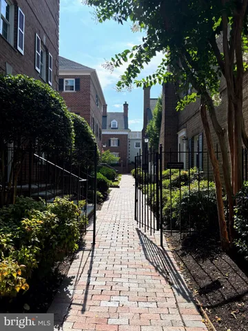 $4,250 | 1037 North Pitt Street, Alexandria, VA 22314