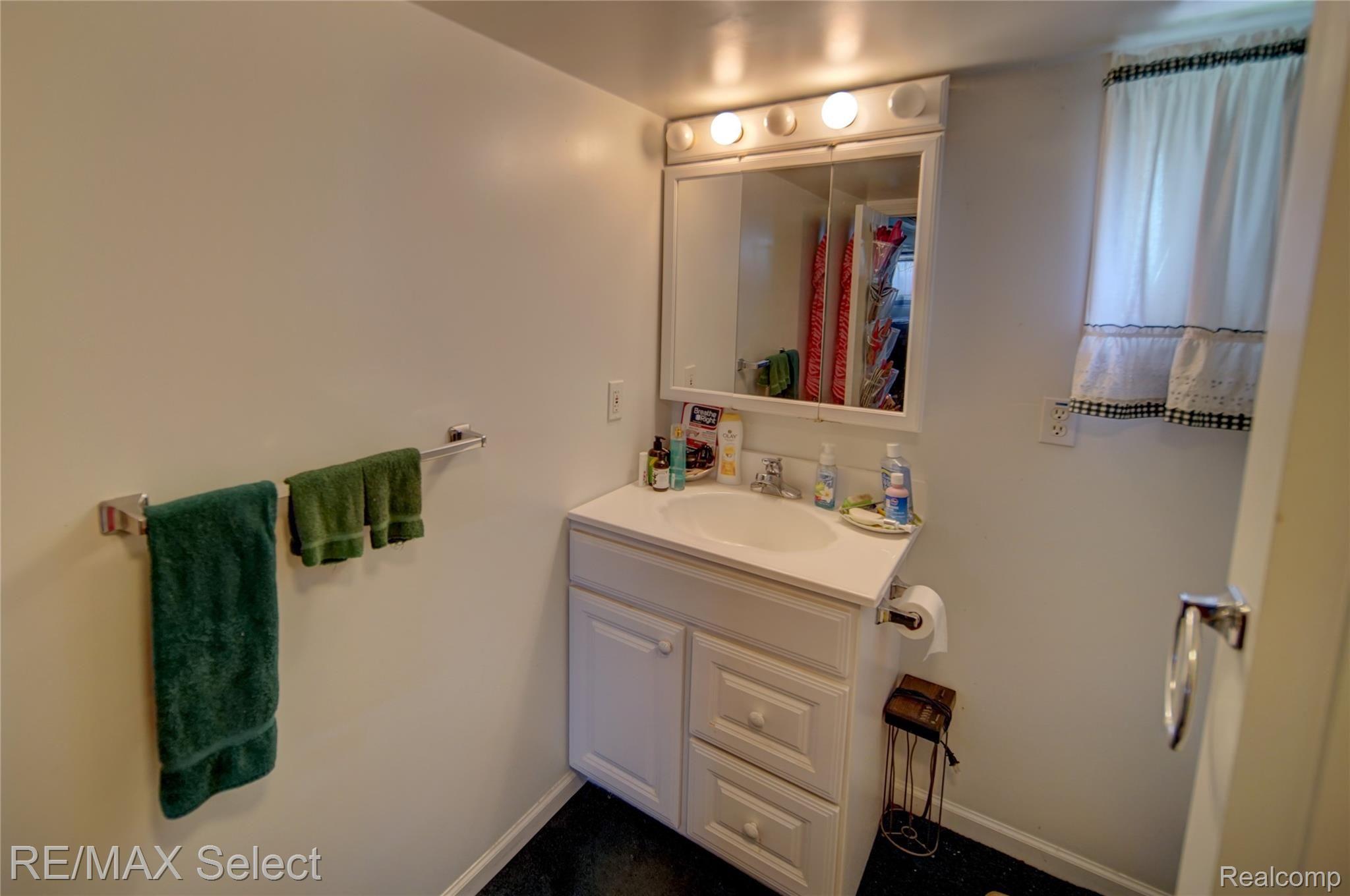 6064 Corunna Road Flint, MI 48532 - Photo 22 of 30 6064 Corunna Road 61.jpg