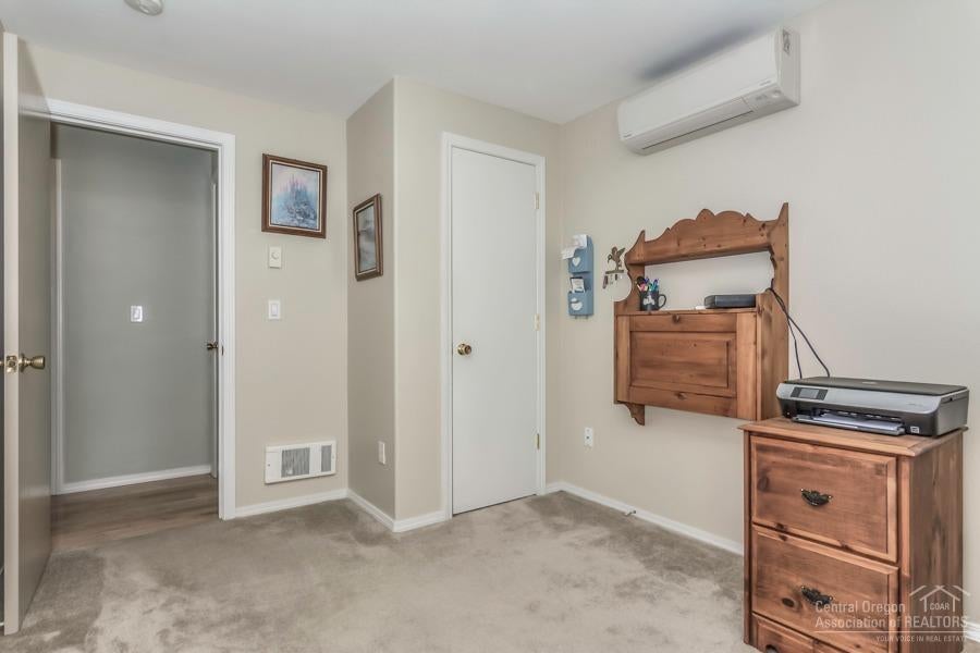 20070 Badger Road Bend, OR 97702 - Photo 16 of 25 Gallery Image 16