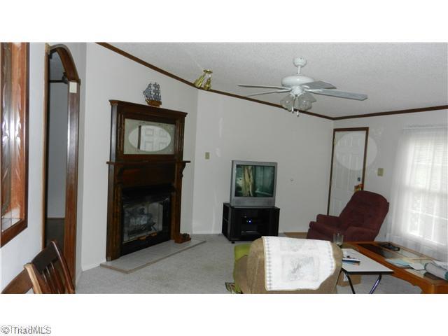 1027 Coy Hall Road King, NC 27021 - Photo 13 of 16 Living Room.