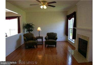 12350 Brown Fox Way Reston, VA 20191 - Photo 5 of 13 Living Room