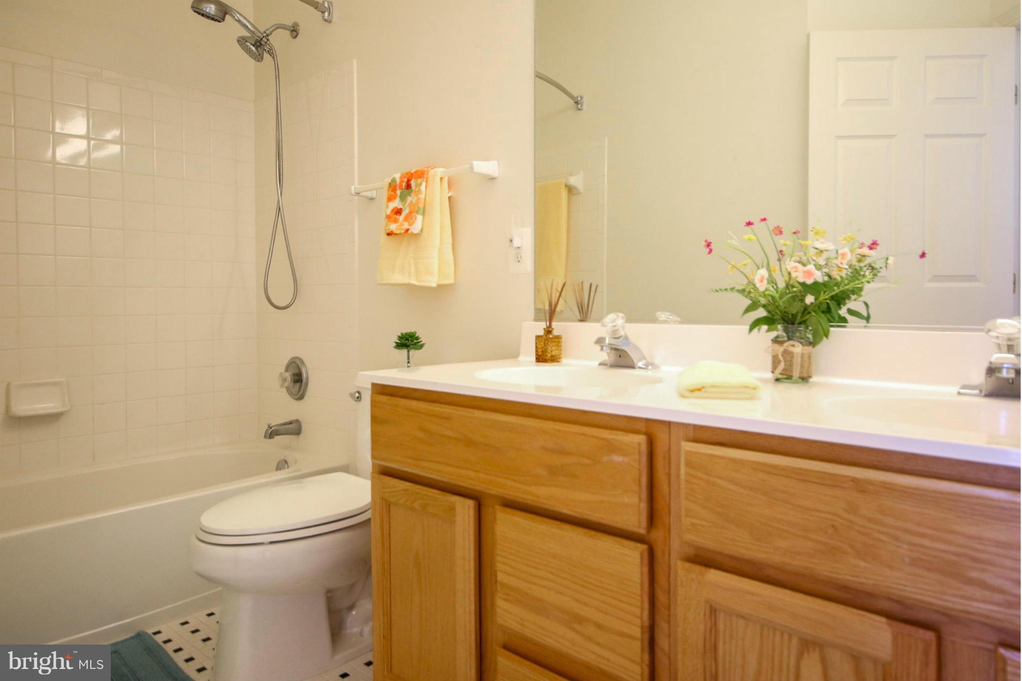 6290 Levi Court Springfield, VA 22150 - Photo 20 of 30 Bath #2 on Upper Level