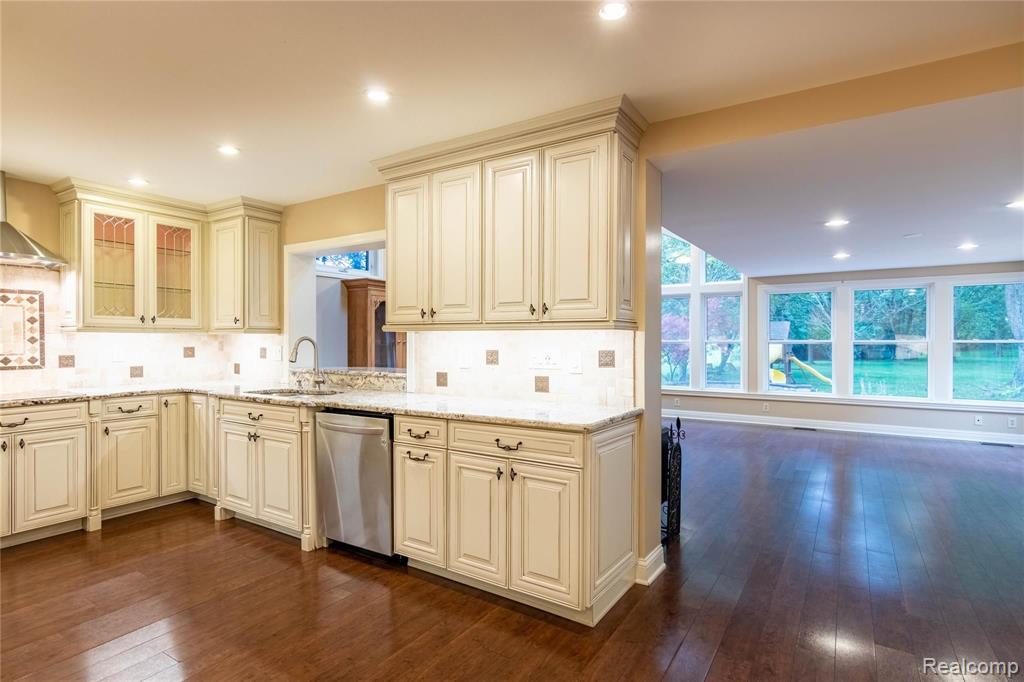 33414 Old Timber Road Farmington, MI 48331 - Photo 10 of 36