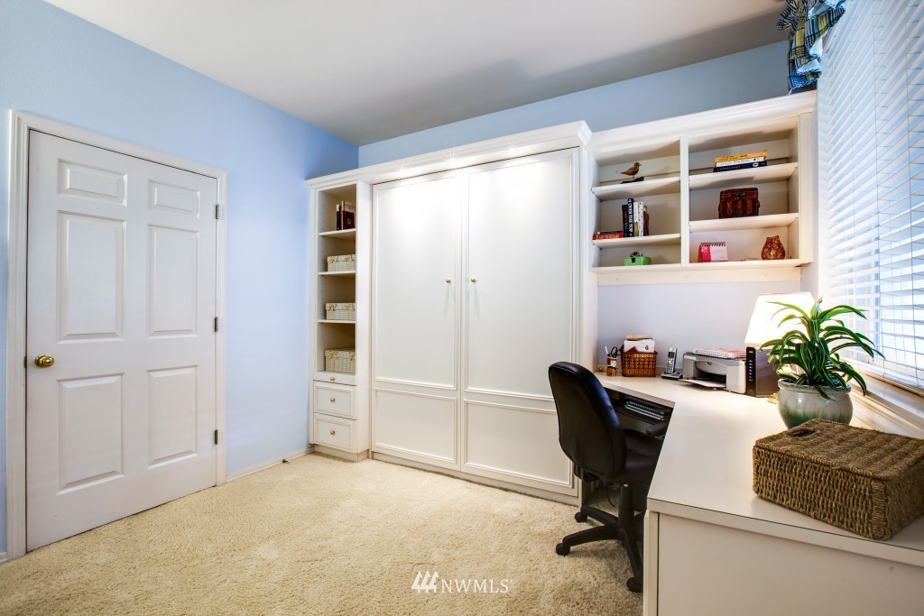 612 Bremerton Place Northeast Renton, WA 98059 - Photo 15 of 24